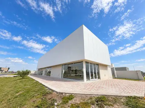 Venta local en esquina con 185 m2 cubiertos. Don Mateo, Funes