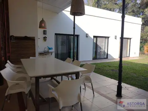 Muy linda casa en venta en San Carlos C.C.