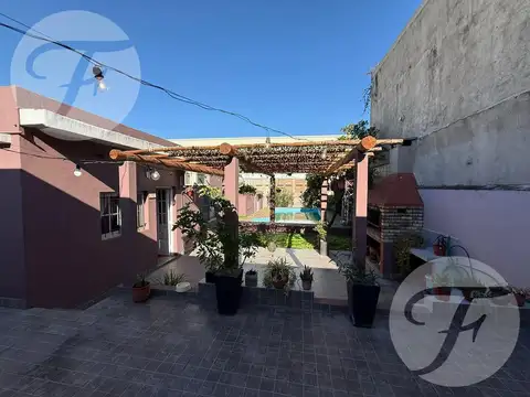 Venta de Casa en Merlo I 5 ambientes y 2 baños I Piscina y Cochera