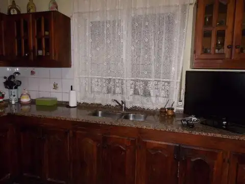 Casa 3 ambientes con 2 baños