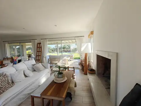 Casa en Venta con 4 cocheras