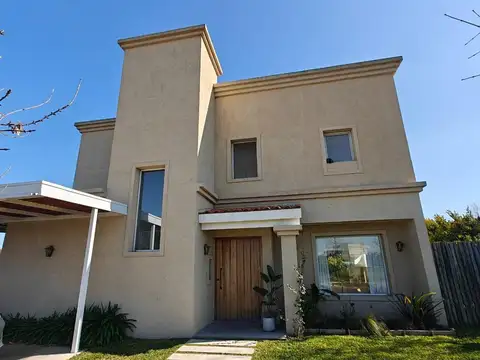 Casa en Venta en Pilar del Este - Santa Lucia, USD 280.000