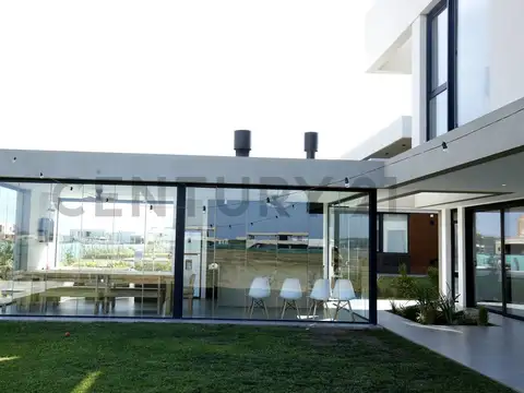 Casa en Venta en Guillermo E Hudson, USD 930.000