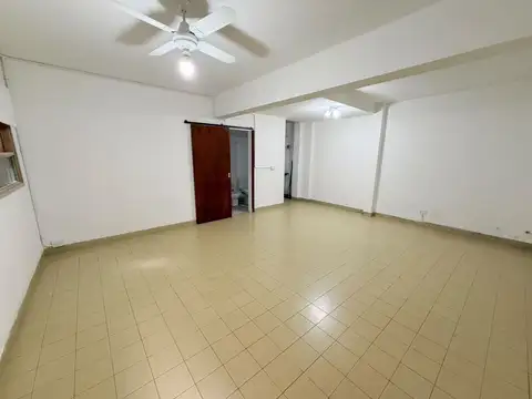Depto Tipo Casa en Alquiler en Colegiales, $ 700.000
