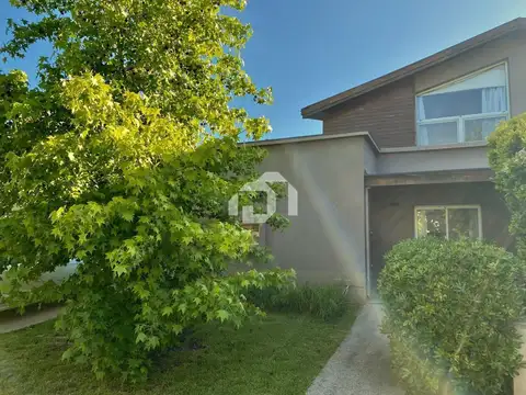 Casa en venta en La Madrugada, Pilar 100