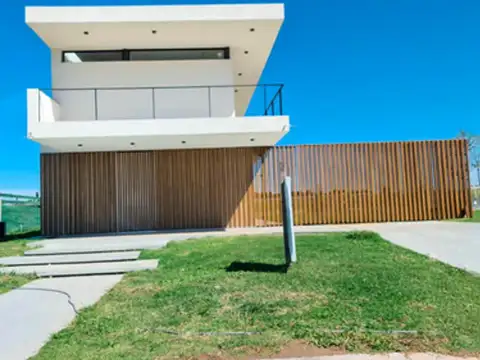 Casa 4 Ambientes En Venta En Lares De Canning