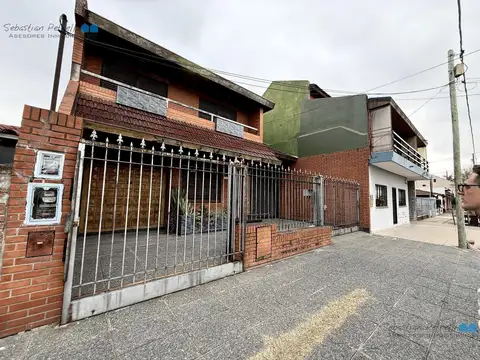 Venta de Casa 5 ambientes con Galpon,  trabaja y vivi en  Villa Luzuriaga 