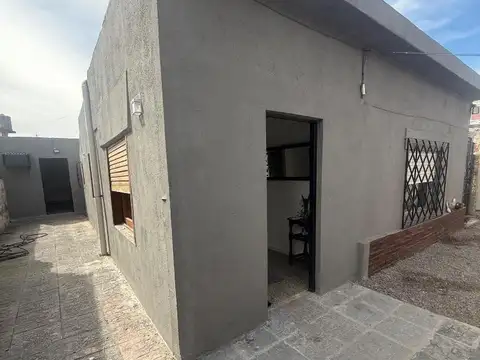 CASA DE 3 AMB COCHERA Y PATIO 