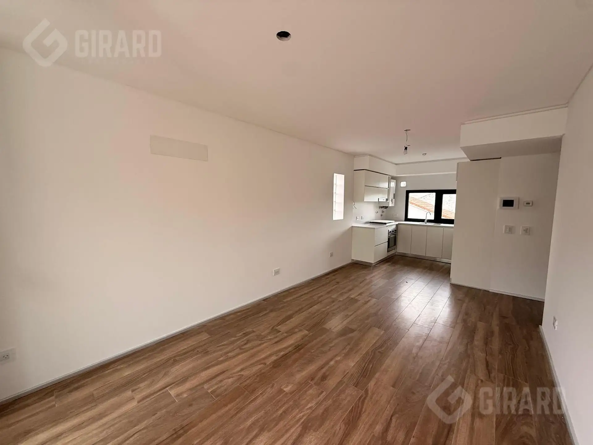 Venta de Departamento 2 ambientes a estrenar con cochera descubierta frente a la plaza de guemes