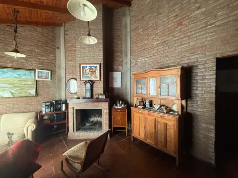 Casa 7 ambientes con 2 baños