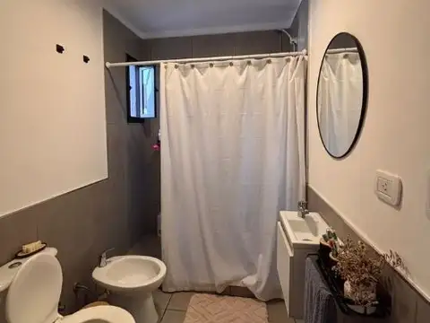 Casa 2 ambientes con 1 baño