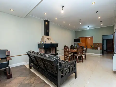 Casa 3 ambientes con 2 baños