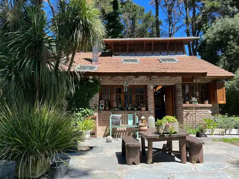 VENTA CASA VALERIA DEL MAR SOBRE DOS LOTES