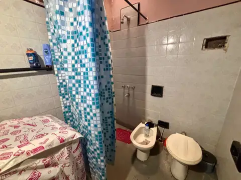 Casa 6 ambientes con 2 baños