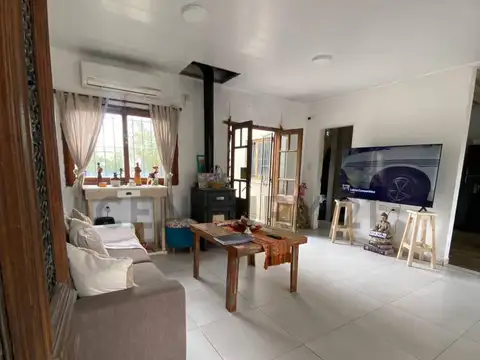 Casa 4 ambientes con 2 baños