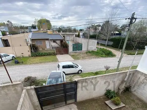 16 y 459 100, Piso 0