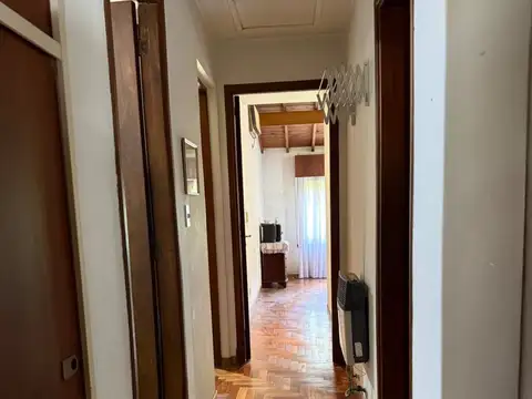 Casa de una planta con altillo y jardín Martinez