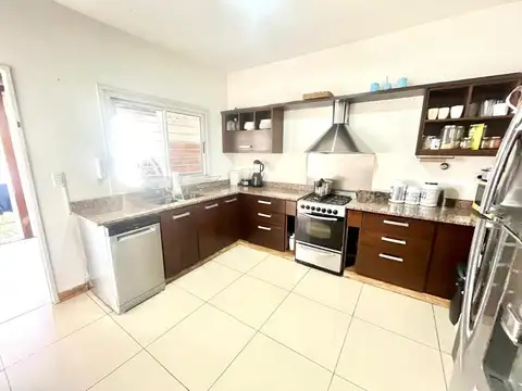 Casa 3 ambientes con 2 baños