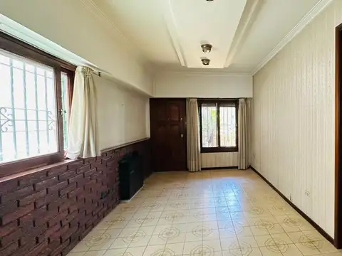 VENTA CASA 3 AMBIENTES CON COCHERA APTO CRÉDITO