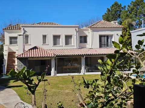 Casa en alquiler anual o temporal. Santa María de Tigre. 3 dormitorios   depend