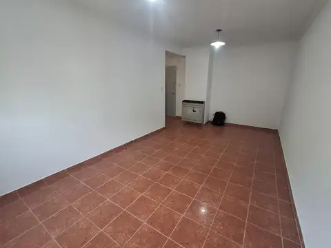 Alquilo departamento de 2 dormitorios.