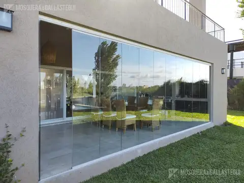 Casa en Venta con 5 cocheras