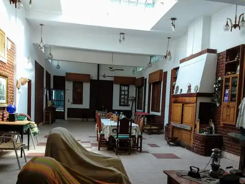 Casa en Venta con 2 cocheras