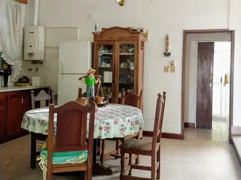Casa 6 ambientes con 5 baños