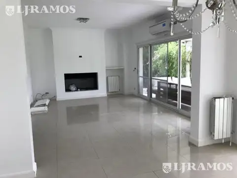 Casa 7 ambientes con 2 baños