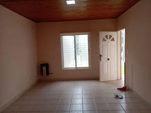 Casa en Alquiler con 1 cochera