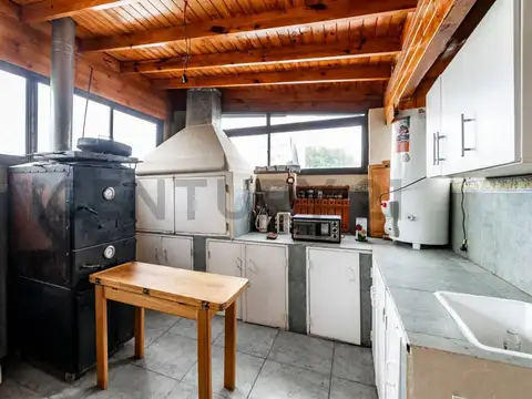 Depto Tipo Casa 5 ambientes con 2 baños