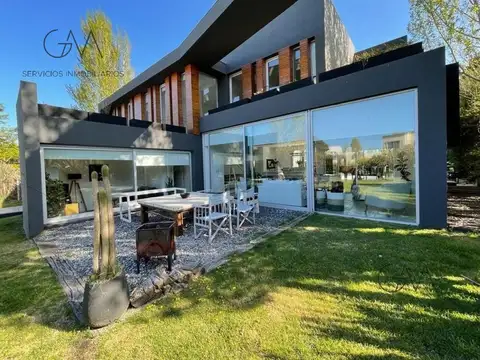 Casa en Venta Barrio Privado Rumenco