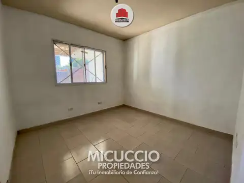 Casa 3 ambientes con 1 baño