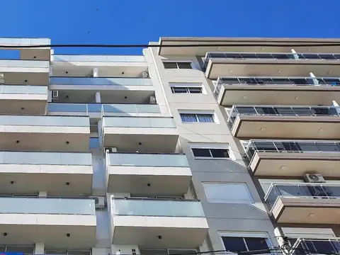 DEPARTAMENTO DOS AMBIENTES A ESTENAR   CON ESPACIO GUARDACOCHES CUBIERTO