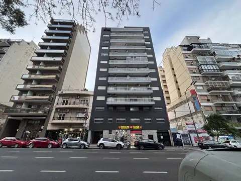VENTA COCHERA CUBIERTA BOEDO