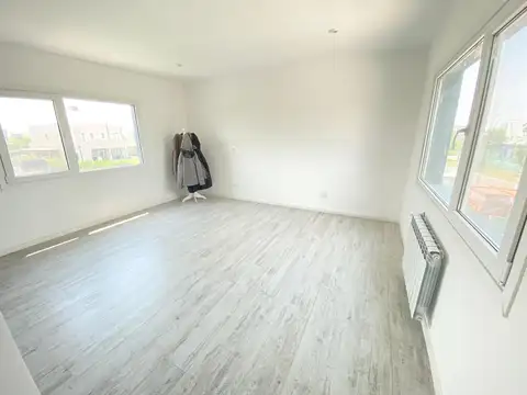 Moderna Casa a laguna en  el Canton Islas