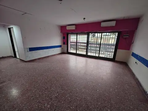 Oficina 7 ambientes con 2 baños