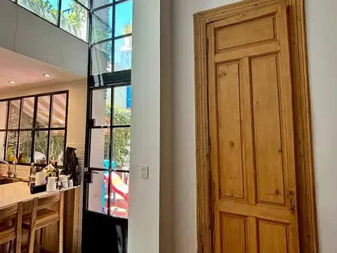 Casa 7 ambientes con 2 baños