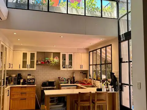 Casa 7 ambientes con 2 baños