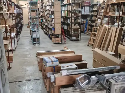 LOCAL COMERCIAL CON DEPOSITO   PLANTA BAJA Y 4 PISOS   USAB 2 , MIXTURA DE USOS "2"  
