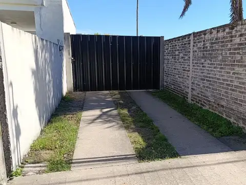 SE VENDEN COCHERAS Y GALPON, EXCELENTE UBICACION