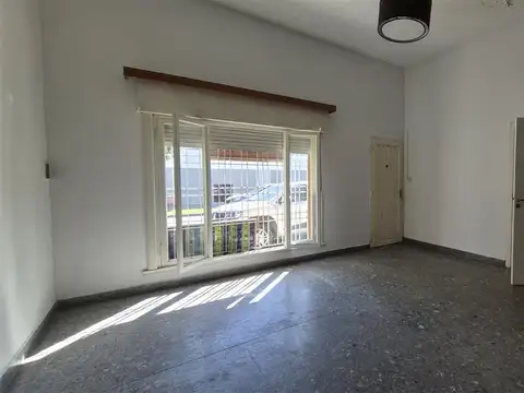 En venta Casa Multifamiliar 3 y 2 amb. Patio, Garage, Terraza. Florida Oeste