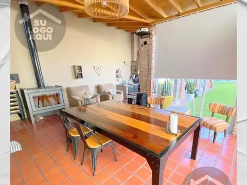 Casa en Venta con 2 cocheras