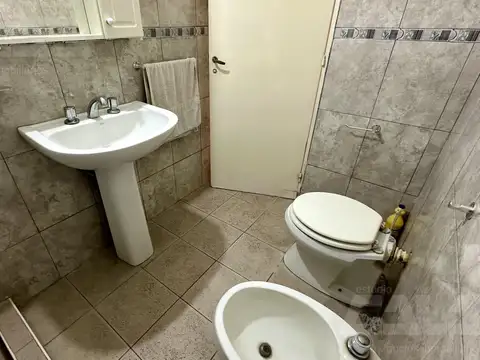 Casa 4 ambientes con local en Ituzaingó Norte