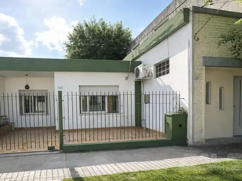 Casa 4 ambientes con local en Ituzaingó Norte
