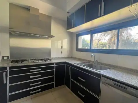 Casa en Venta con 4 cocheras