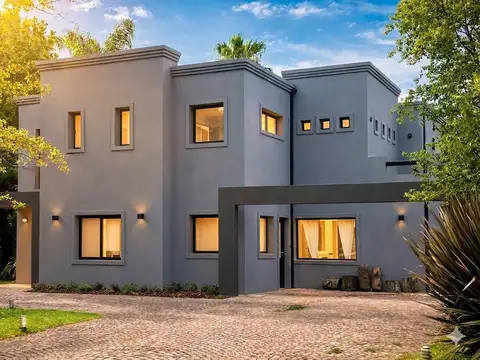 Casa en venta en Barrio La Peregrina, Pilar, GBA Norte - 4 ambientes