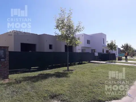 Casa 6 ambientes con 5 baños