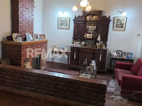 Casa 8 ambientes con 3 baños