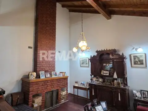 VENTA CASA 5 DORMITORIOS CON PILETA  B°MANZANAR